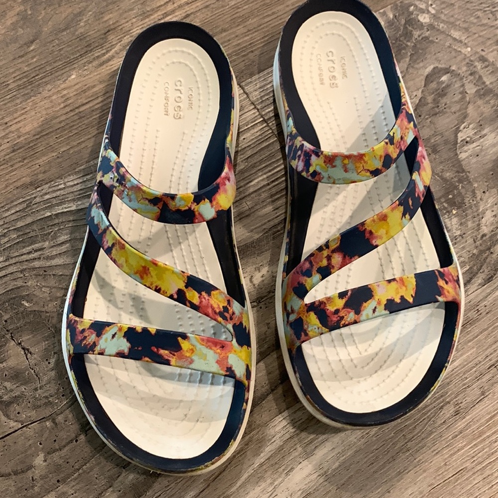 Crocs sandals (W9)